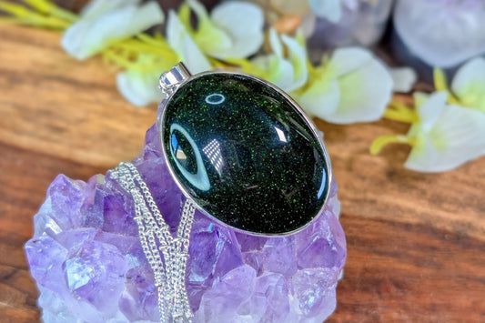 Green Goldstone Cabochon Necklace