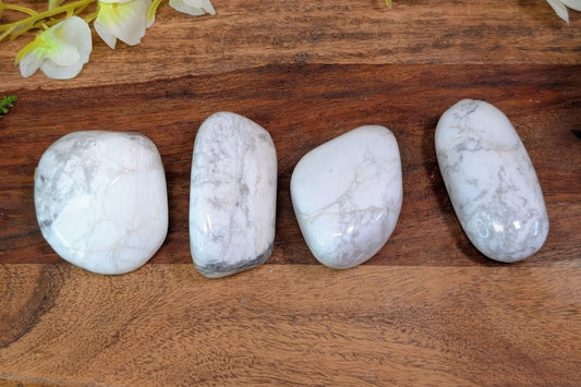 Howlite Palm Stone