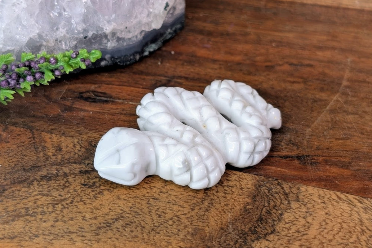 Howlite Snake