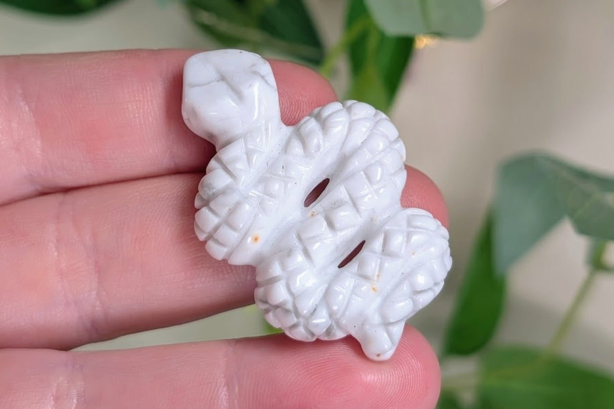 Howlite Snake