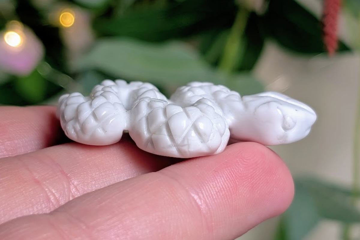 Howlite Snake