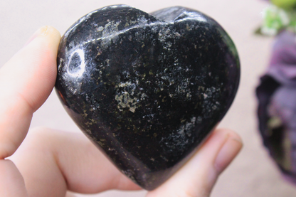 Nuummite Heart